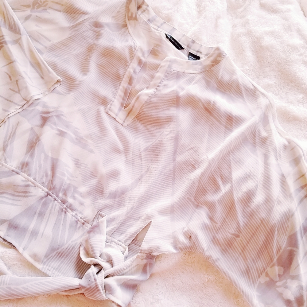NEW YORK AND COMPANY self side tie BLOUSE